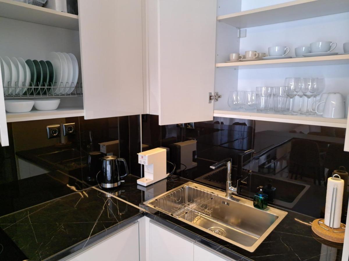 Luxury Suite Патра Екстериор снимка